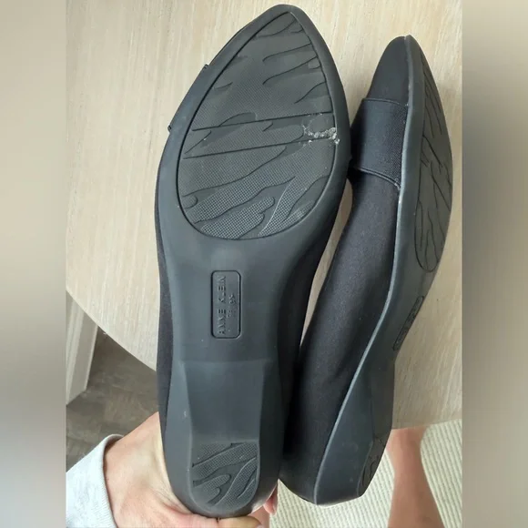 Anne Klein Elegant Black Flats - Picture 3 of 4